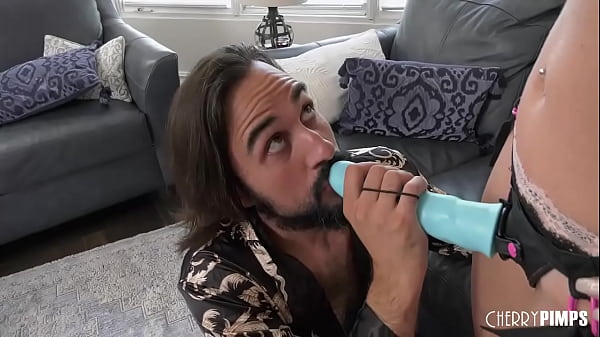 Busty Rack Skylar Snow Strap-on Play Mason Lear Doggy With A Huge Dildo