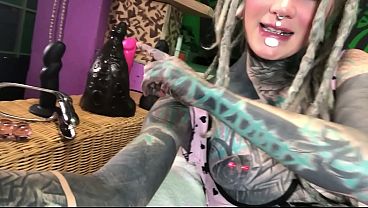 Inked Alternative Tramp Plays With Ass Plug