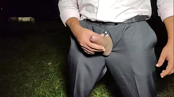 YURI GAÚCHO - CHEFE COM TESÃO SE EXIBIU E TOCOU PUNHETA ATÉ GOZAR - EXECUTIVO GOZANDO NA FRENTE DA GALERA - HOMEM BONITO MASTURBANDO O PAU GRANDE E GOZANDO FORTE