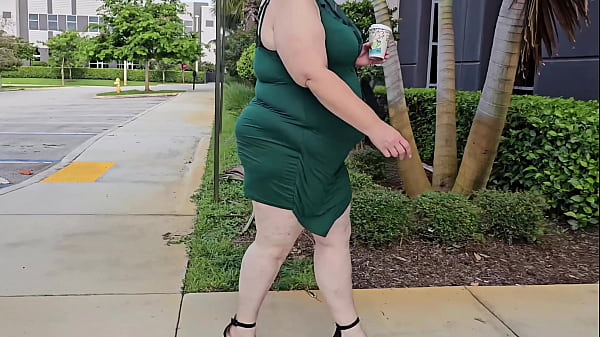 I Got Incredibly Pissed For Not Getting The Day Off I Asked For, So I Pee On My Boss Desk (oversized Booty Hijab Muslim Cougar Spraying On Desk) Thick Ass