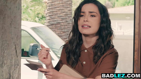 Needy Huge Booty Latina Rams Small Coed Delivery Driver With Strapon