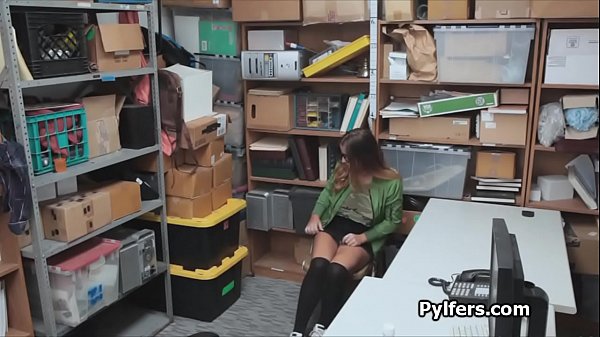 Bigtit Shoplifter Gulps Security Guards