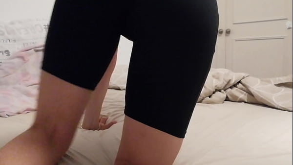 Fresh Gym Chick Mounts Her Pillow