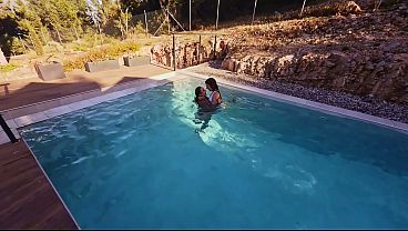 Underwater Rear And Cunt Full-hand Play