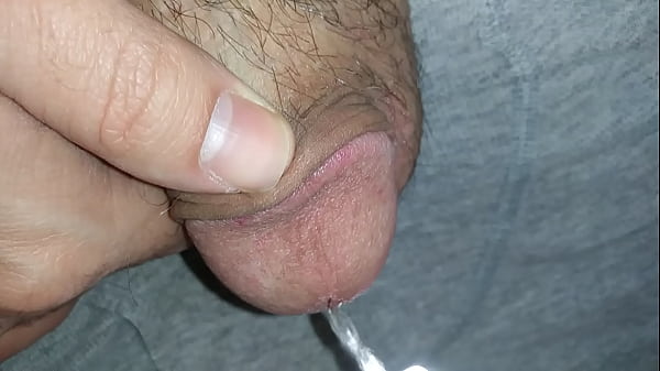 Small Peepee Pissing