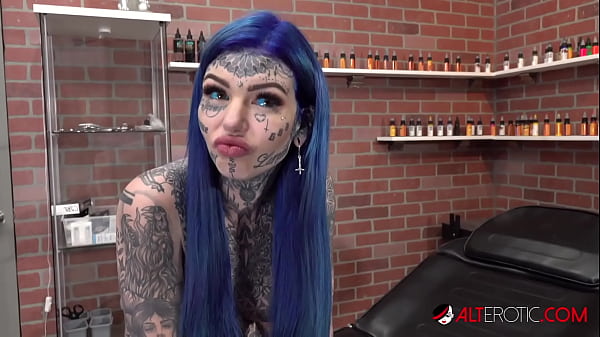 Australian Stunner Amber Luke Gets A New Nose Tattoo