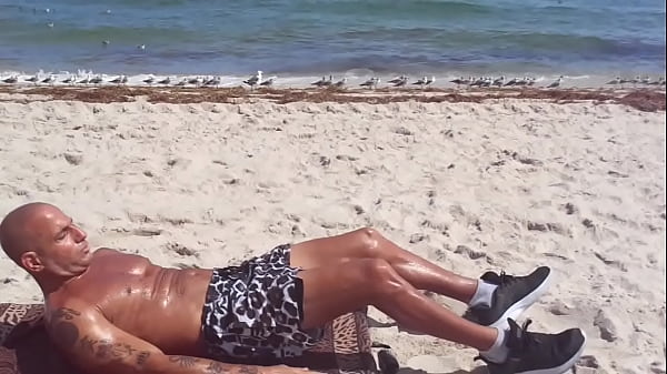 G T S GYM TAN SEX THE BEST ABS IN PORN THE JERSEY SHORE PORN STAR THE ITALIAN SMASH MACHINE WORKING OUT AT BEACH