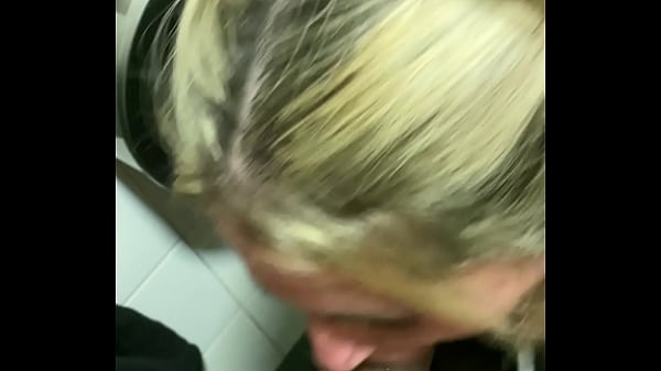 Deepvane Me Chupa La Pija En El Baño Público De Un Cine