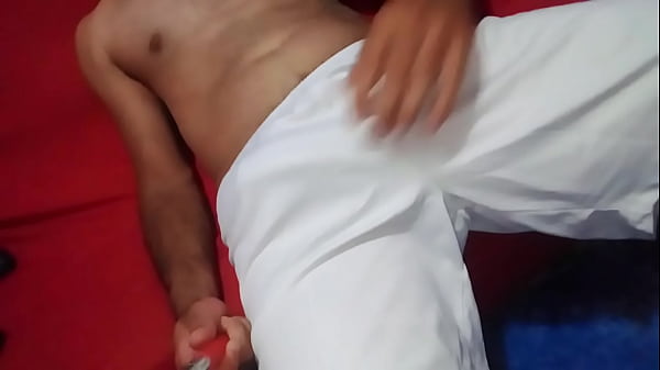 Pauzão Duro No Shorts Branco