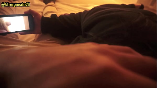 Tengo Sueño Hermanastro, Dejame Acostarme En Tus Piernas, Pero No Metas Tu Pene En Mi Boca Por Favor!!