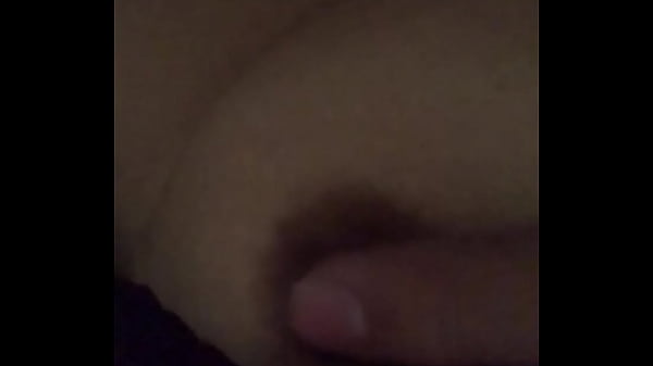 Me Acaricia Los Pezones Al Despertar