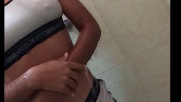 Ducha En El Hotel De La Brazileña
