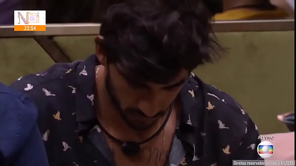 TIAGO LEIFERT COMENDO O CU DO PYONG AO VIVO NA GLOBO