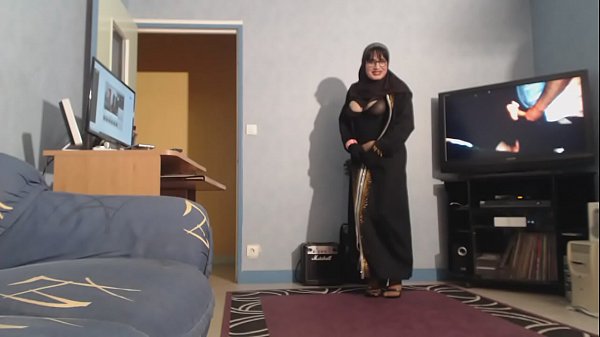 Beurette Danse En Collant Sous Sa Djellaba