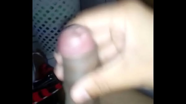 18 Anos, Batendo Uma No Banheiro