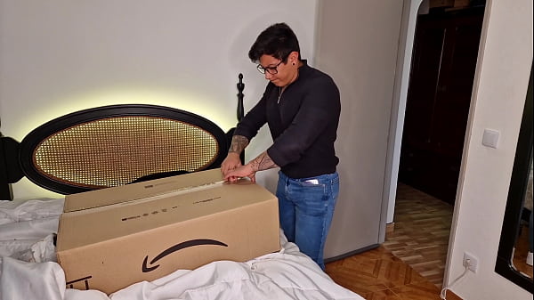 Surprise! I Made My Stepdad Nail Me. I Present Him My Booty In A Box As A Sex Cutie