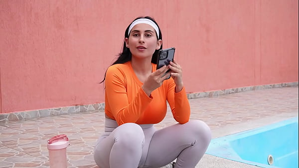 Salgo A Trotar En Un Parque Y Me Encuentro Con Un Entrenador Que Me Termina FOLLANDO