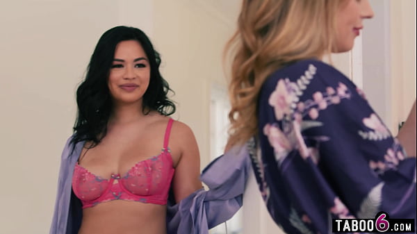 Lesbian Spouses Scarlett Alexis And Anna Claire Clouds Enjoy A Strapon