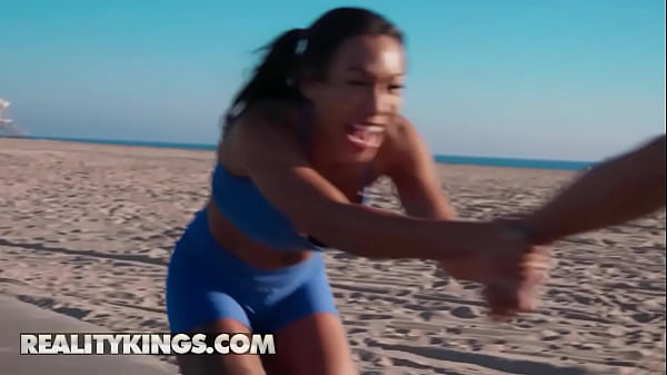 REALITY KINGS - Rollerblading Chick Mikey Star Rewards Packs With Her Cooch After Granting Her A Sultry Beachside Rescue