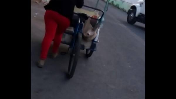 Culito Rojo En La Calle