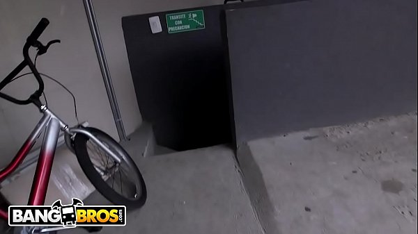 BANGBROS - Latina Camilia Brings Her Enormous Colombian Cheeks To The Car Wash