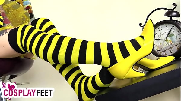 Cosplayer In Bee Costume Presents Tootsies In Unclothed Stockings