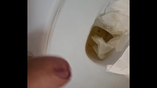Yequis Ensucia El Water Con Semen