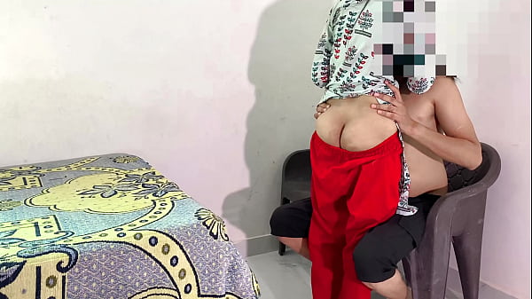 The Thirsty Bhabhi Got Herself Drilled By The Servant And Became A Mare After Getting Exposed In Front Of The Servant.