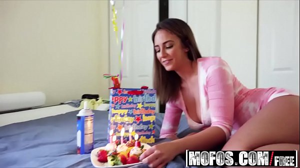 I Know That Chick - Sizable Melon Honey Stuffs Her Openings Starring Layla London
