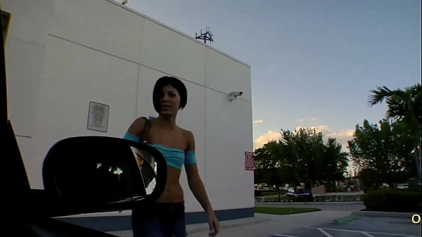 Lia Delivers Some Good Road Head