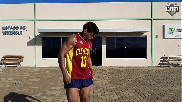 Morenito Le Gusta Entrenar Sus Piernas.