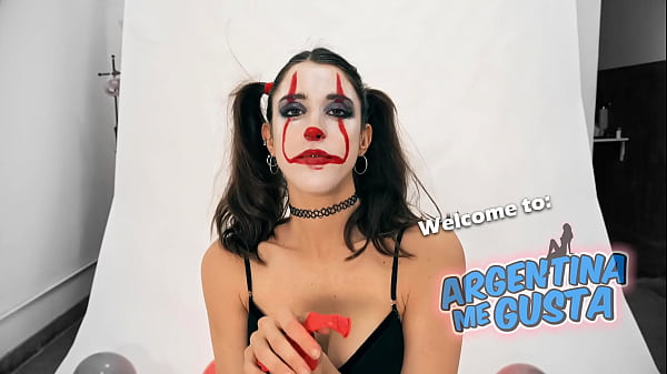 Fantastic Rump Sexiest Pennywise Ever! Arriving Late For Halloween!