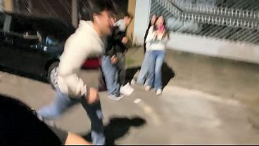 Novinho Levado Leva Altos Tapas Nas Nádegas Enquanto Dirige Em Alta Velocidade