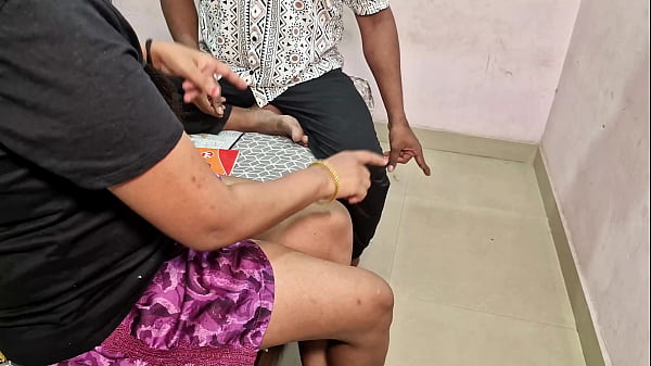 स्कूल गर्ल को होमवर्क पूरा नहीं करने पर ट्यूशन टीचर ने घोड़ी बना पेला हिंदी में