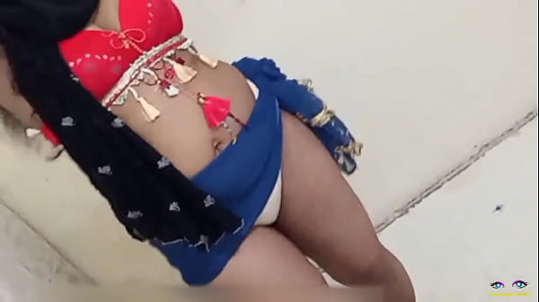 Pretty Arousing Dance In Hijab Of An Indian Mommy
