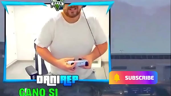 Papasito De Twitch Mueve La Colita Para Sus Espectadores En Directo.