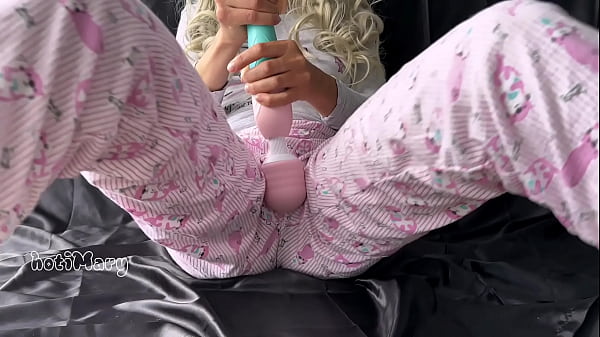 Asian Coed Masturbating Hot Snatch And Massive Cum Peak