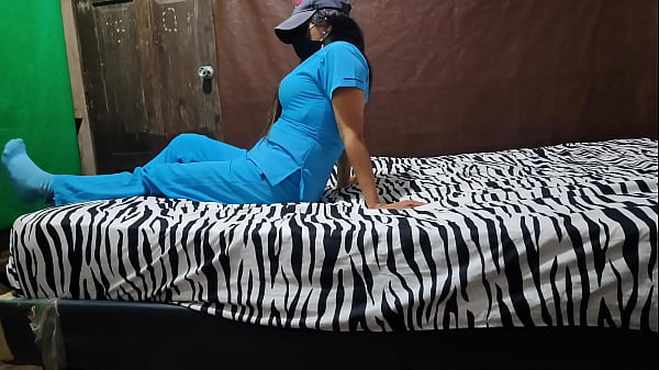 Ravishing Madrastra Sabe Ventilar El Hedor De Su Vagina Caliente Mientras Espera En Cama La Hora Para Salir A Trabajar De Enfermera!! Porno Casero Gratis