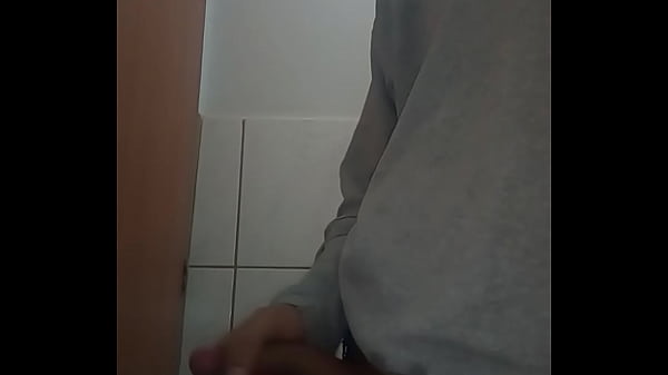 GOZANDO NO BANHEIRO