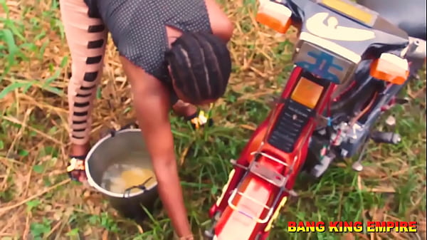 AFRICAN MISSUS ( BANG DIVA ) HAD FUN WITH MONSTER MEAT EX BOYFRIEND IN THE LOCAL GHETTO