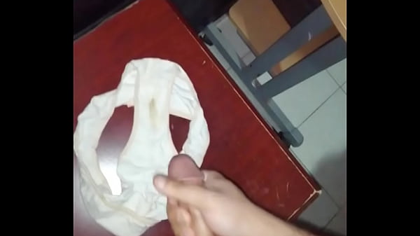 Me Saco La Leche Con Los Calzones De Mi Prima...Huelen Bien Rico A Caca. Comenta Y Subo Más.