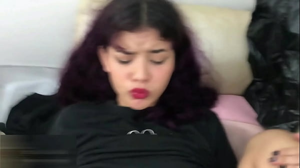 Hermosa Hermanastra Latina Hace Una Mamada Sensuous Y Ruda Hasta Que Se Lo Traga Todo, Todo..!