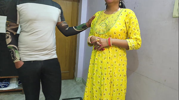 Indian Virginal Girl Nailed For Rent Due Date Ghar Malik Bhada Mangne Aya Saara Ne Kaha Ek Rat Gujarlo Mere Sath Owner Rent Ke Liye Aa Gaya Main Chup Jata Hu Bathroom Rent Or Sex