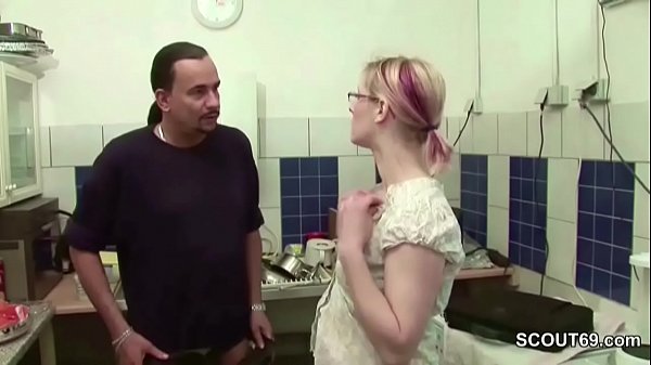 Schlankes Cutie Auf Arbeit Vom Chef Gefickt