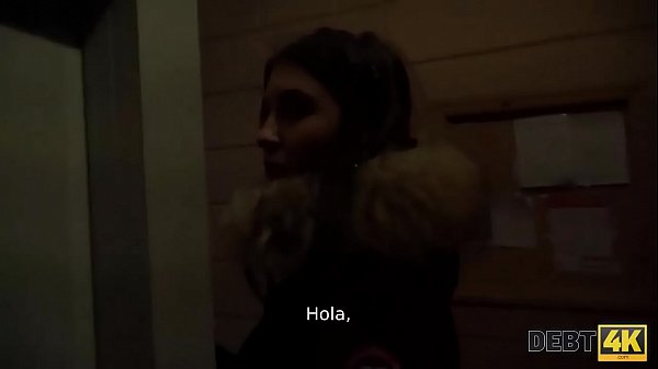 Debt4k. El Jugoso Coño De Una Cubre Lo Suficiente Como Para Cerrar La Deuda De Un Auto Genial