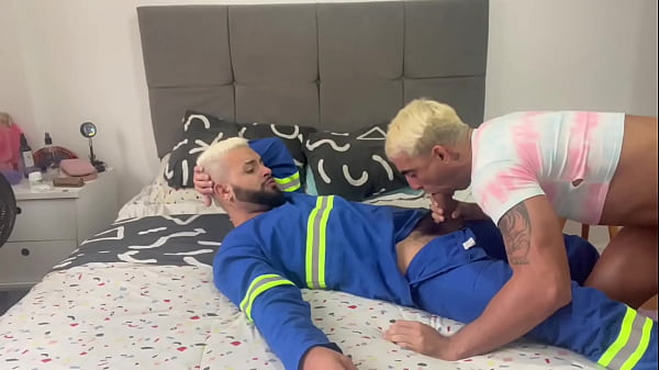 Tecnico Da Net Dotado Leitando Passivo Da Bunda Grande