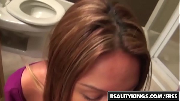 Novice Young-babes (Mae Olsen, Natalia Robles) Tight Their First Threesome - Reality Kings