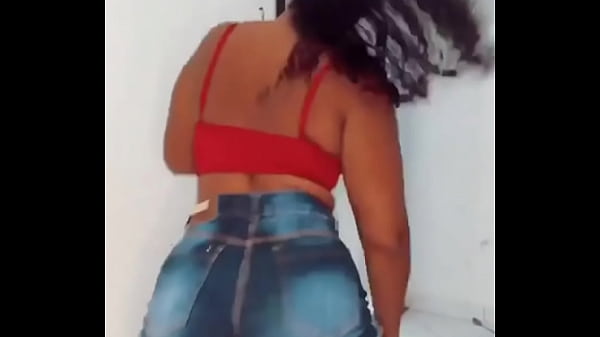 Rabuda Jogando O Cu Dançando