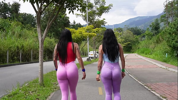 Dos Hermosas Culonas Hacen Ejercucio En El Parque Y Terminan Cabalgando Por El Culo