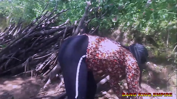 AFTER CHRISTMAS ROAD-WALK I MET A FIREWOOD SELLER - SHE AGREED TO NAIL ME - FULL VIDEO ON XVIDEO RED